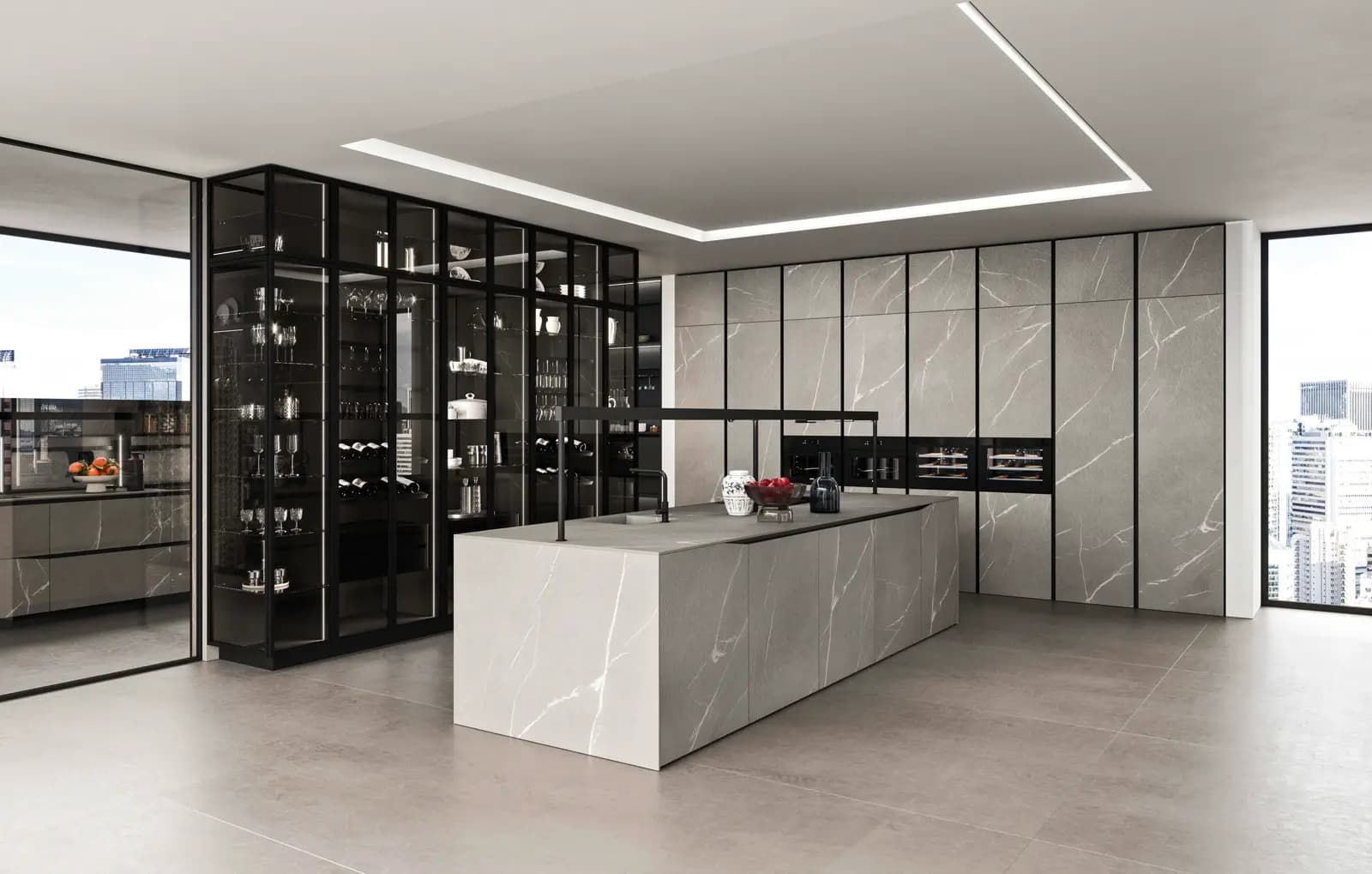 Cuisine Snaidero Elementi vue d'ensemble, îlot en céramique claire et vitrines sombres