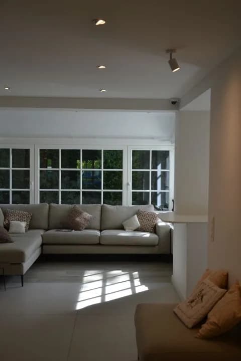 Cuisine blanche mate, appartement clair, photo 5 sur 24