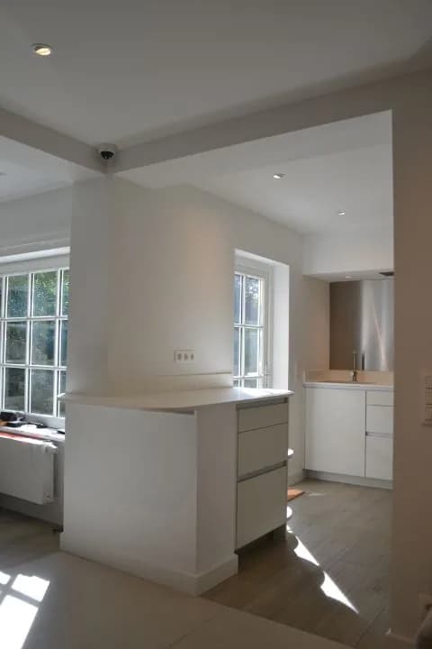 Cuisine blanche mate, appartement clair, photo 6 sur 24