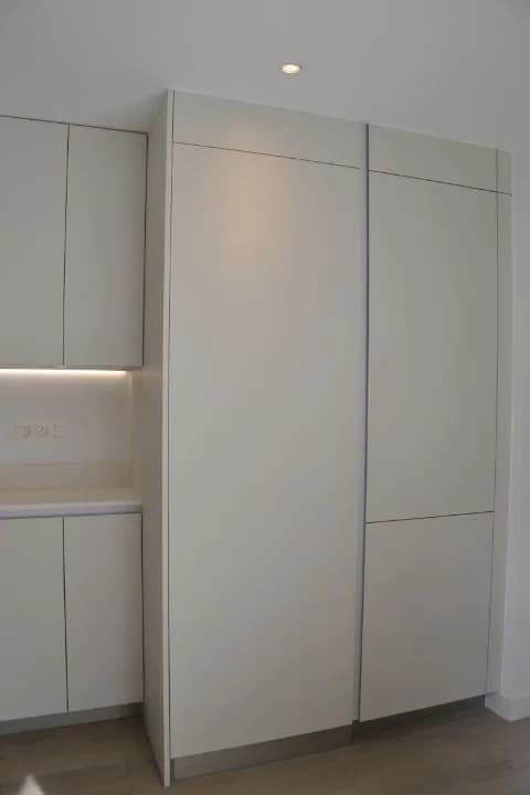 Cuisine blanche mate, appartement clair, photo 10 sur 24