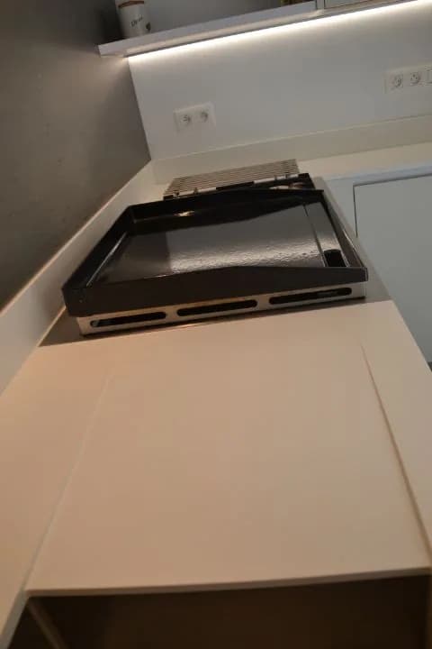 Cuisine blanche mate, appartement clair, photo 17 sur 24