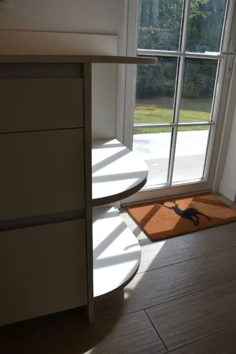 Cuisine blanche mate, appartement clair, photo 21 sur 24