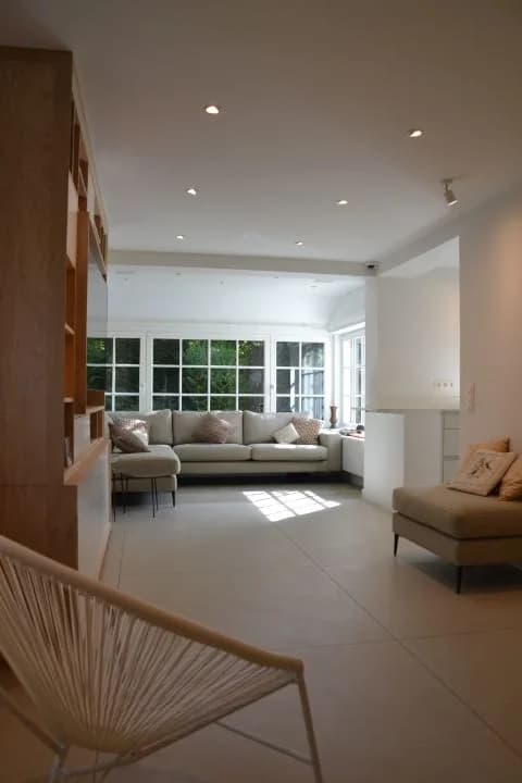 Cuisine blanche mate, appartement clair, photo 23 sur 24