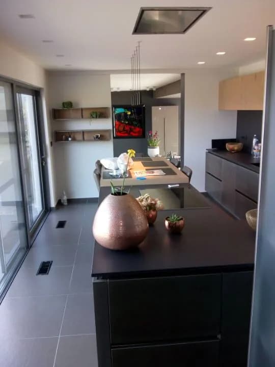 Cuisine anthracite et bois clair, photo 2 sur 6