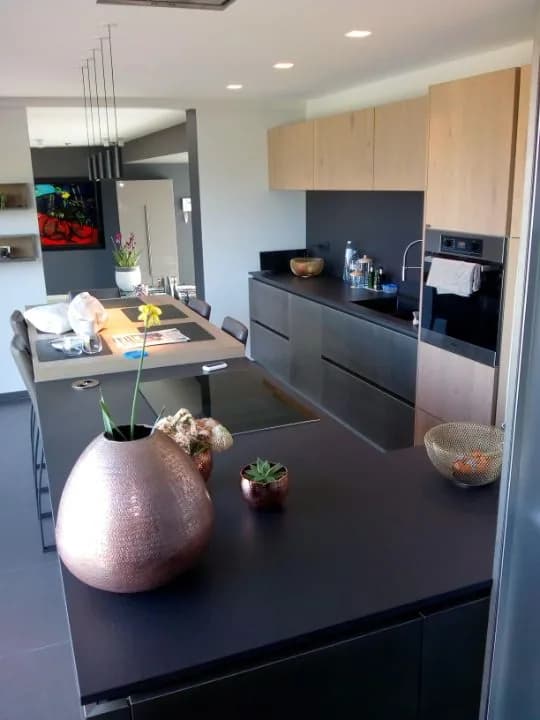 Cuisine anthracite et bois clair, photo 4 sur 6