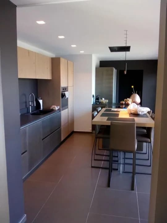 Cuisine anthracite et bois clair, photo 6 sur 6