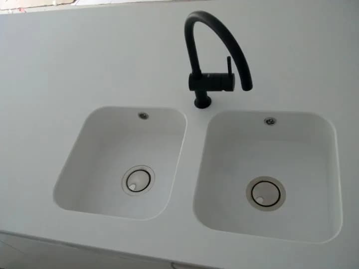 Cuisine blanche en construction neuve, photo 5 sur 5
