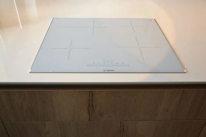 Cuisine bois et blanc, verrières noires, photo 8 sur 24