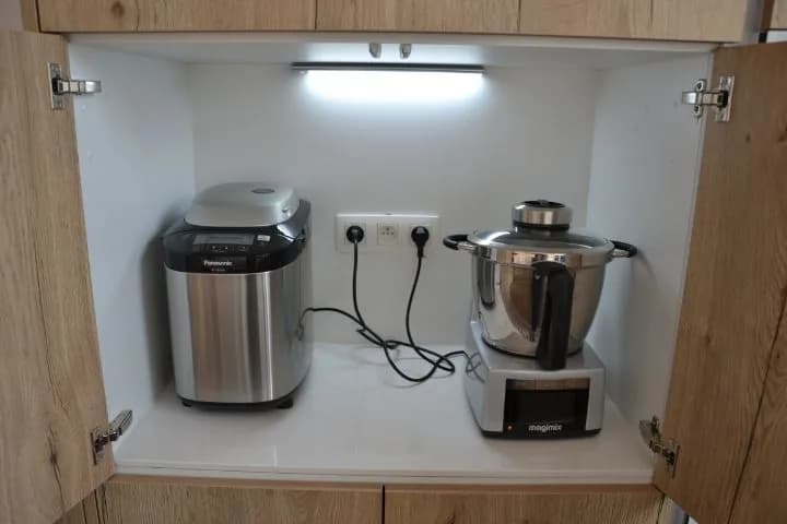 Cuisine bois et blanc, verrières noires, photo 9 sur 24