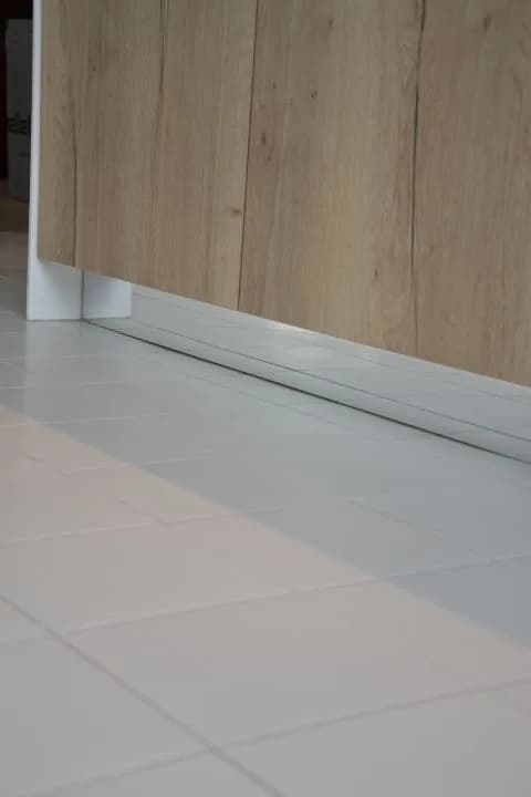 Cuisine bois et blanc, verrières noires, photo 15 sur 24