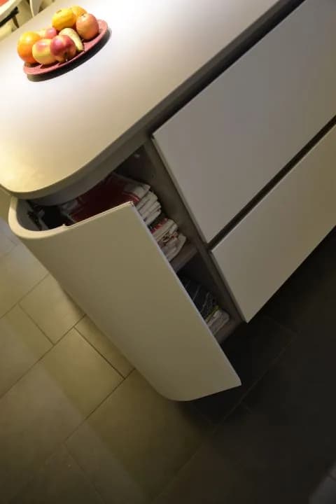 Cuisine ivoire aux lignes courbes, photo 11 sur 17