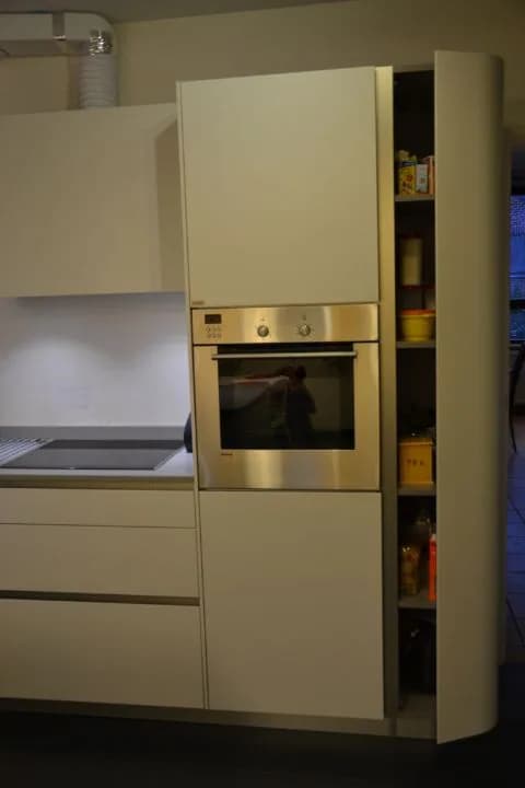 Cuisine ivoire aux lignes courbes, photo 12 sur 17